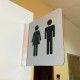 Señalización baño blanca y negra
