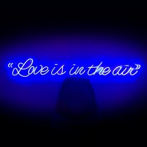 Neon Letters Love è nell'aria