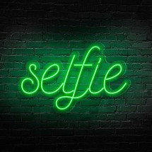 Neon Selfe