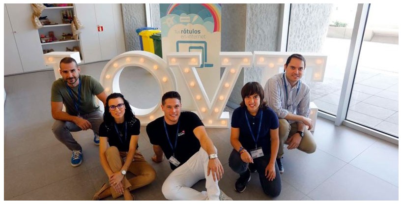 Letras LOVE gigantes con luz