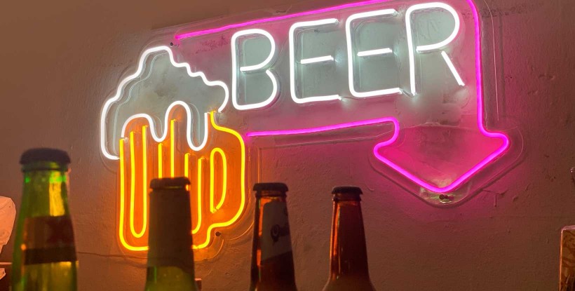 Neón Beer con Flecha
