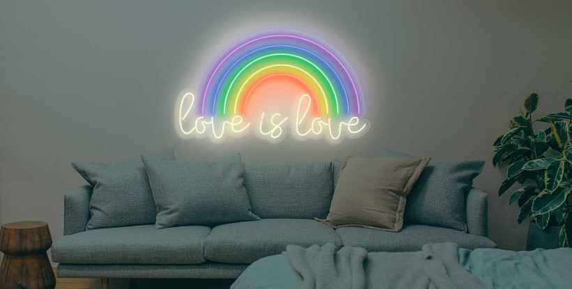 Neón LOVE IS LOVE